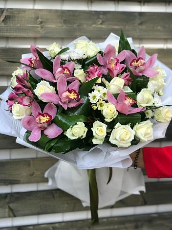 Букет цветов из: Розы и Хризантемы в Зольской