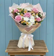 Букет цветов из:  Гвоздики, Орхидеи и Розы в Зольской