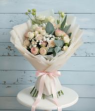 Букет цветов из:  Розы и Лизиантусы в Зольской