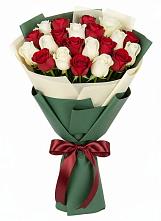 Букет Микс из красных и белых роз в Зольской
