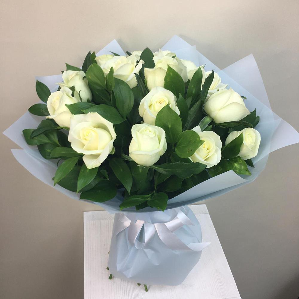 Букет 15 Белых роз Проуд в Зольской