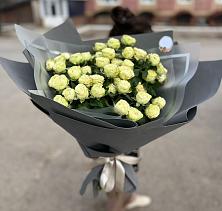Букет Белые кустовые розы Солинеро в Зольской