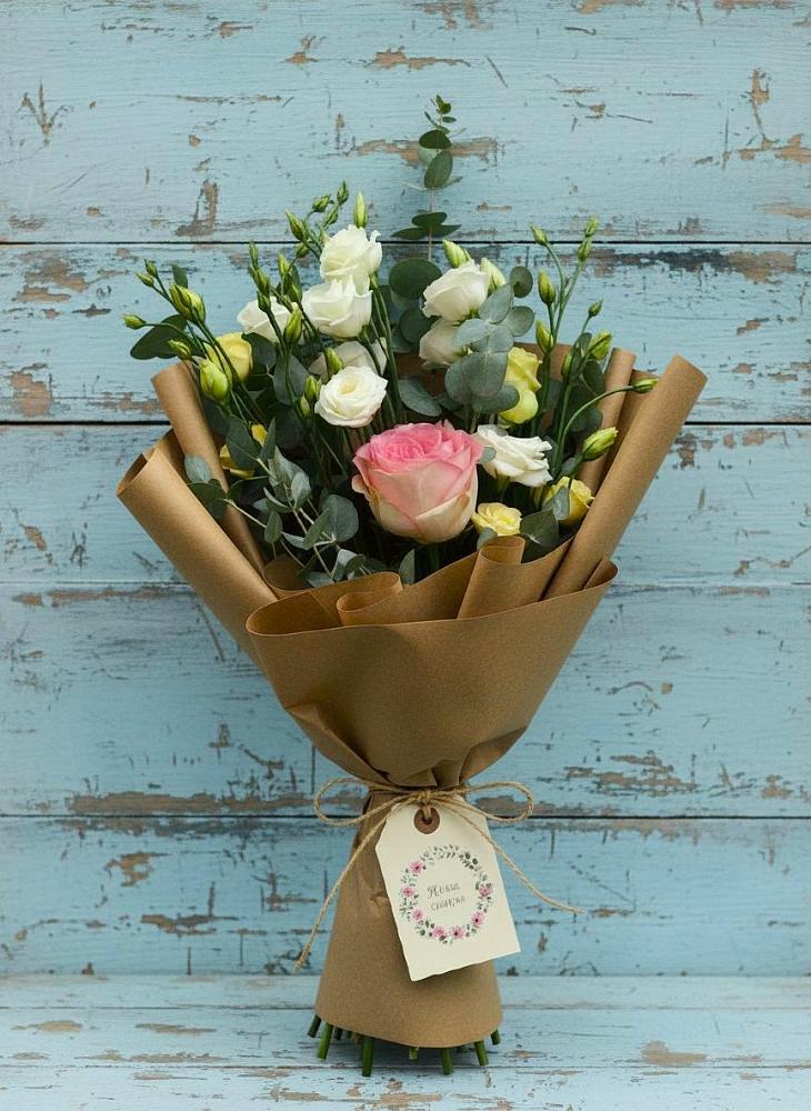 Букет цветов из: Розы и Лизиантусы в Зольской