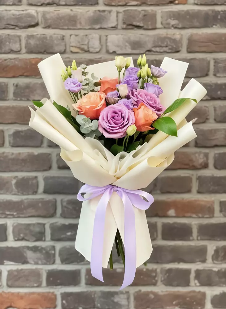 Букет цветов из: Лизиантусы и Розы в Зольской