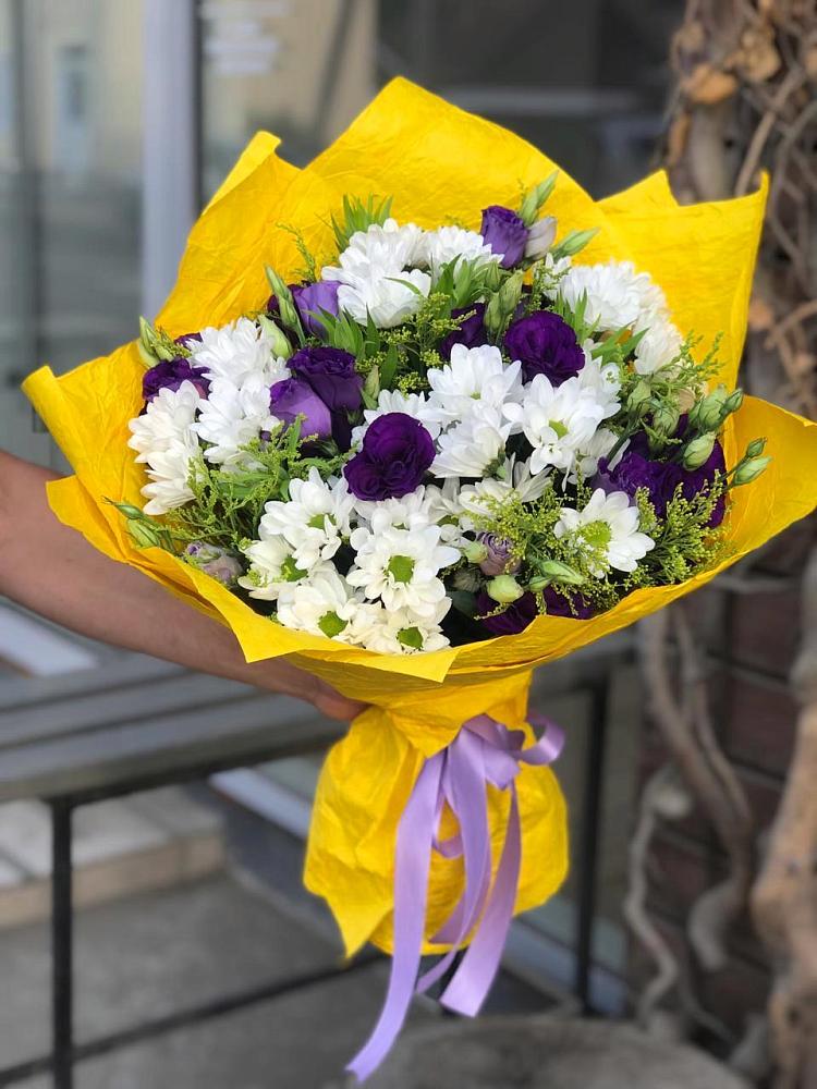 Букет цветов из: Ирисы, Хризантемы и Ромашки в Зольской