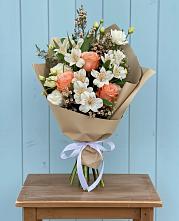 Букет цветов из:  Альстромерии, Лизиантусы, Розы и Хризантемы в Зольской