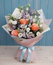 Букет цветов из:  Лизиантусы, Розы, Альстромерии и Гипсофила в Зольской
