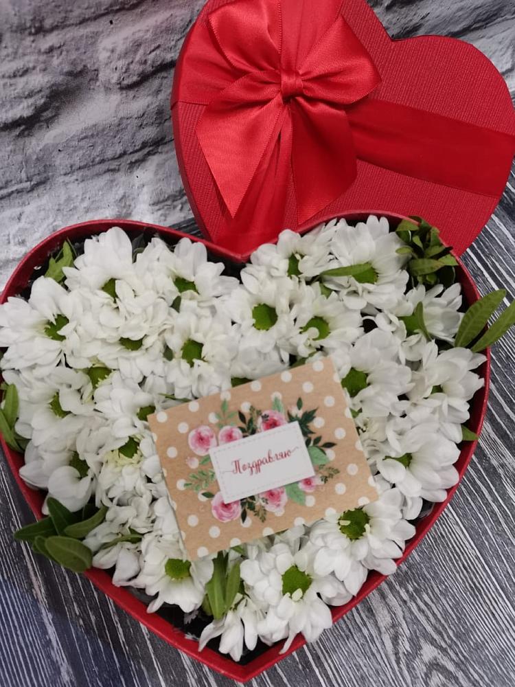 Цветочная композиция из Хризантемы в виде сердца в Зольской