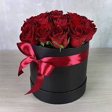 Цветочная композиция из Розы в шляпной коробке в Зольской